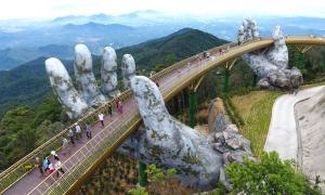 異想天開，這座人行橋擁有一雙上帝之手