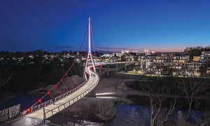 SCIOTO河上的人行天橋